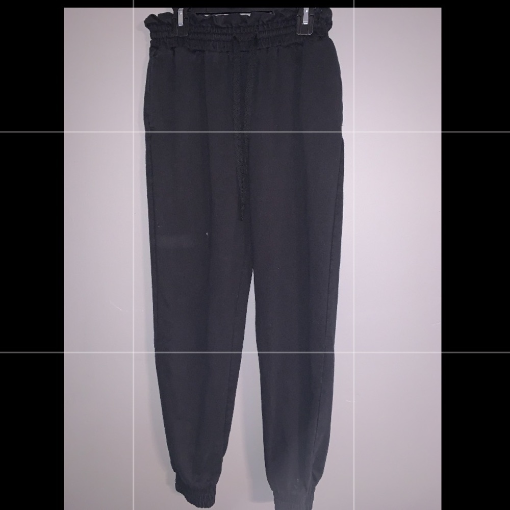 Black joggers//size 3-5//ruffle waste band/